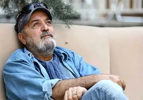 خاطره سیروس مقدم از تماشای «پایتخت» توسط رهبر شهید در کنار نوه‌هایش + فیلم
