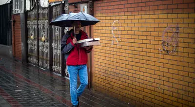 هوای بارانی تهران در شرایط نارنجی