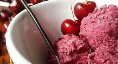 عصرونه: طعم دلپذیر تابستان؛ طرز تهیه بستنی آلبالوی خانگی بدون نیاز به دستگاه