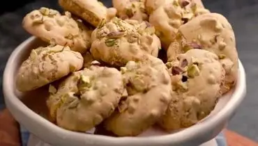 طرز تهیه شیرینی پفکی گردویی با سفیده به روش قنادی