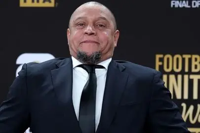 پیام روبرتو کارلوس از تخت بیمارستان؛ من سکته نکردم +عکس

