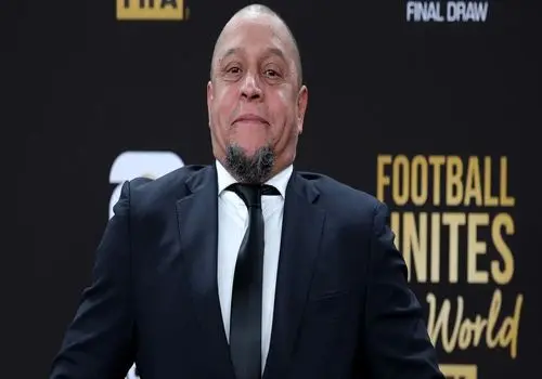 پیام روبرتو کارلوس از تخت بیمارستان؛ من سکته نکردم +عکس

