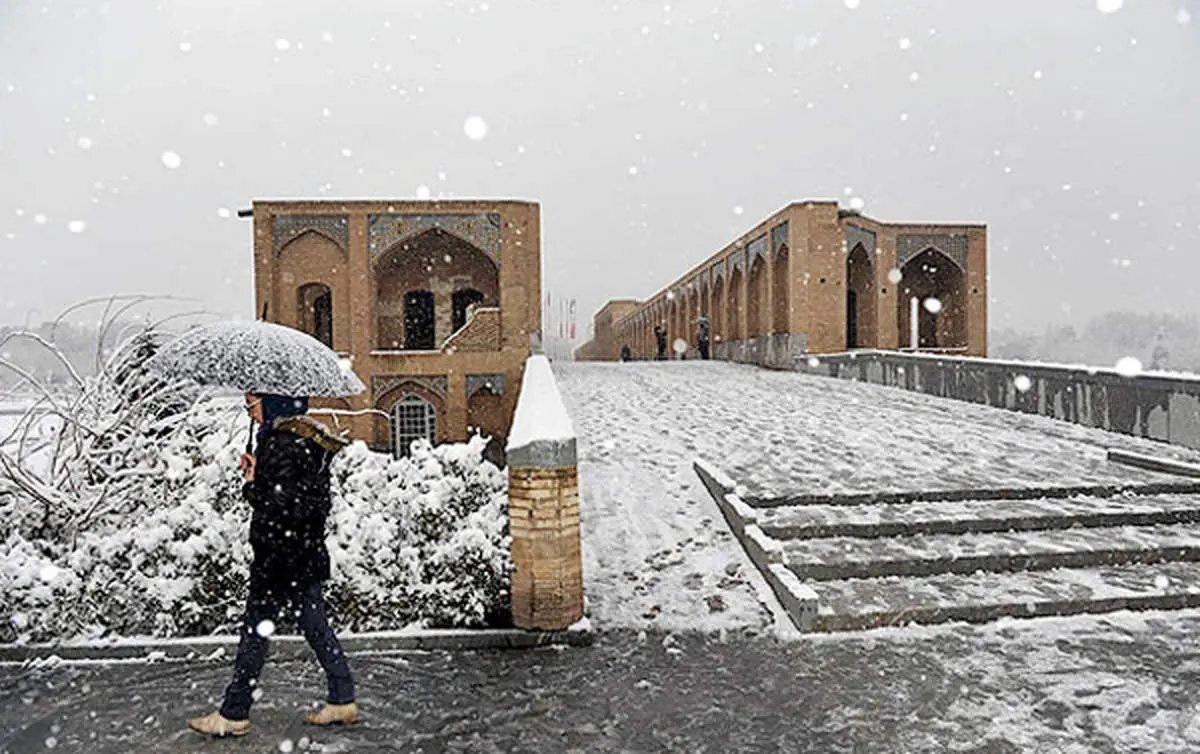 برف در اصفهان ۳۵ زخمی به جای گذاشت+ عکس و گزارش