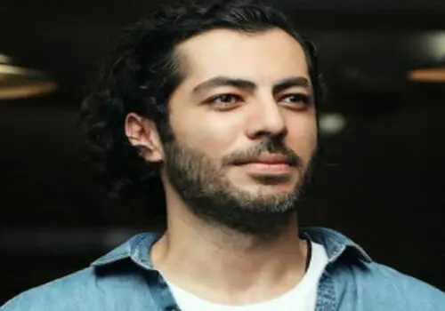 ژستِ نامتعارف نوید پورفرج در این عکس جنجالی شد!