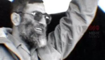 تصویری قدیمی از رهبر شهید انقلاب هنگام استراحت