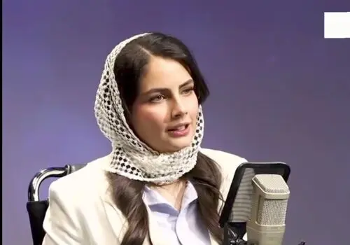 تصاویری زیرخاکی از خجسته بامداد خمار در ۱۱ و ۱۴ سالگی