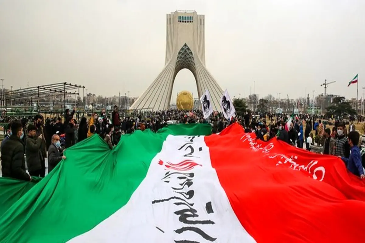 نمایش هوایی بر فراز میدان آزادی تهران+ فیلم
