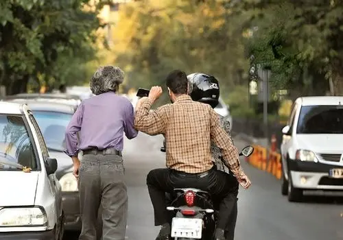 دستگیری موبایل قاپ توسط مردم در مشهد+ فیلم