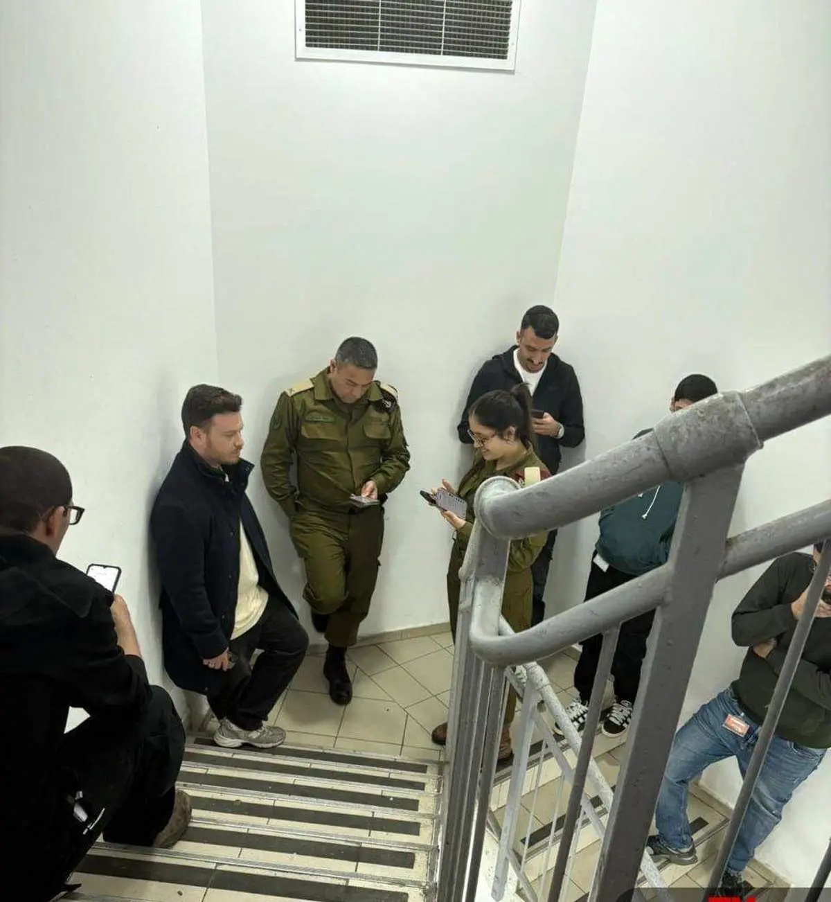 تصویر سخنگوی ارتش اسرائیل و رئیس سابق ستاد ارتش در پناهگاه+عکس
