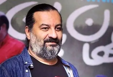 قابی از مهراب قاسم‌خانی با حیوانات خانگی اش