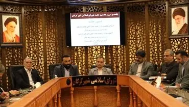 لخت شدن یک شهروند معترض در صحن شورای شهر گرگان+ فیلم