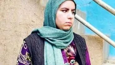 استایل خانومانه روناک سریال نون‌خ در یک نمایشگاه