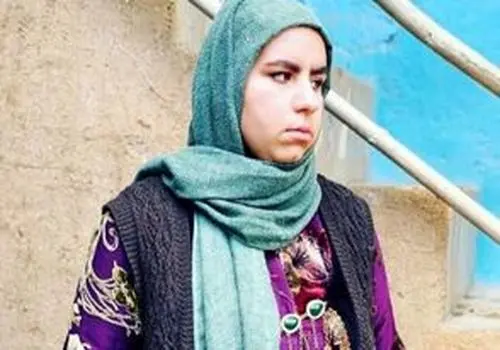 استایل خانومانه روناک سریال نون‌خ در یک نمایشگاه