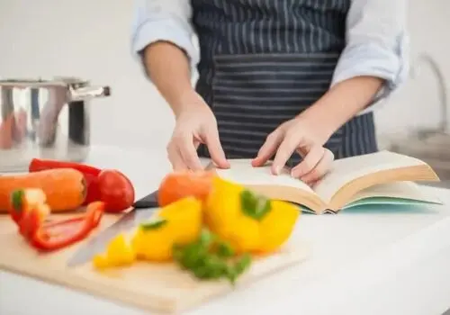 آیا انجام آشپزی واقعاً از زوال عقل جلوگیری می‌کند؟
