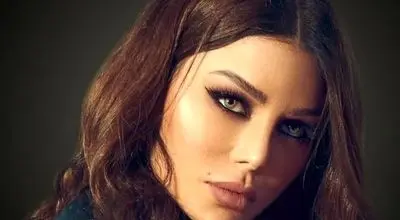 عکسی با حجاب از هیفا وهبی در مراسم تشییع پسر اسطوره موسیقی عرب