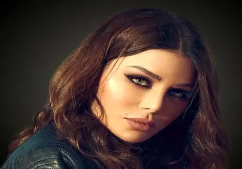 عکسی با حجاب از هیفا وهبی در مراسم تشییع پسر اسطوره موسیقی عرب