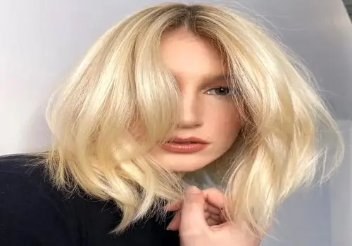 مدل‌های موی ترند ۲۰۲۵: موج‌های نرم و رنگ‌های جذاب + عکس