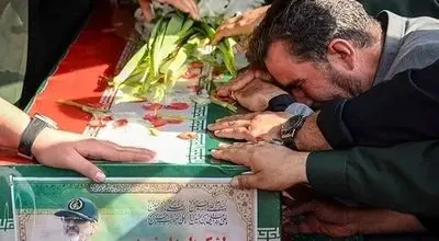 تصاویر/ بازگشت پیکر سردار شهید غیب‌پرور به شیراز؛ تشییع یکشنبه در حرم شاهچراغ(ع)