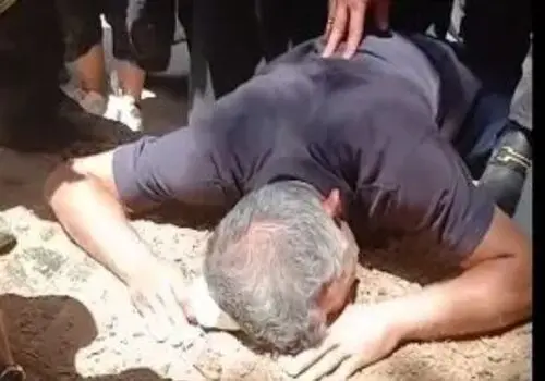 تی‌شرت بحث‌برانگیز ایمان صفا در مراسم مادر عمو پورنگ