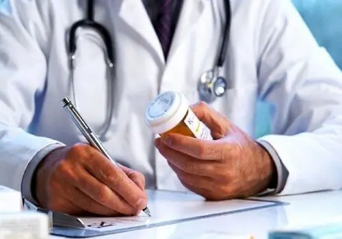 افزایش پزشک عمومی، چاره کار نیست؛ یک‌سوم پزشکان طبابت نمی‌کنند!