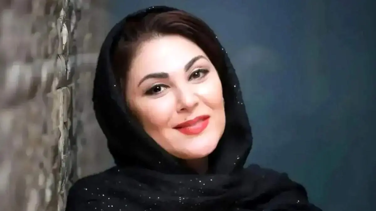 جلوه‌گری لاله اسکندری با لباس اصیل ایرانی!