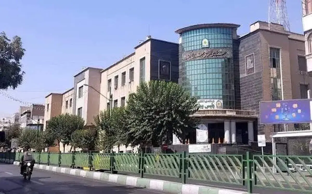 سردر تاریخی ژاندارمری تهران حین آواربرداری جنگ تخریب شد + تصاویر