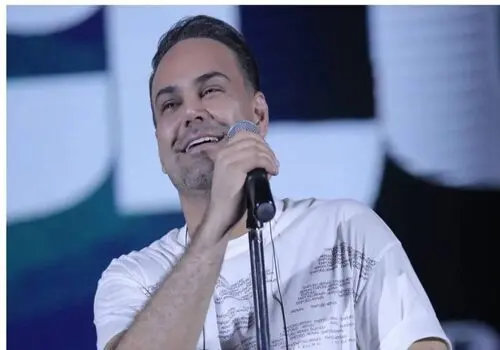 آهنگ جدید سیامک عباسی با نام «برم یا بمونم؟»

