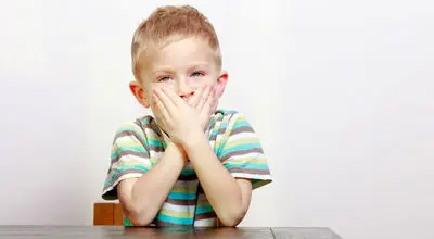 با لکنت زبان ناگهانی کودک در شرایط جنگی چه کار کنیم؟ + اینفوگرافیک
