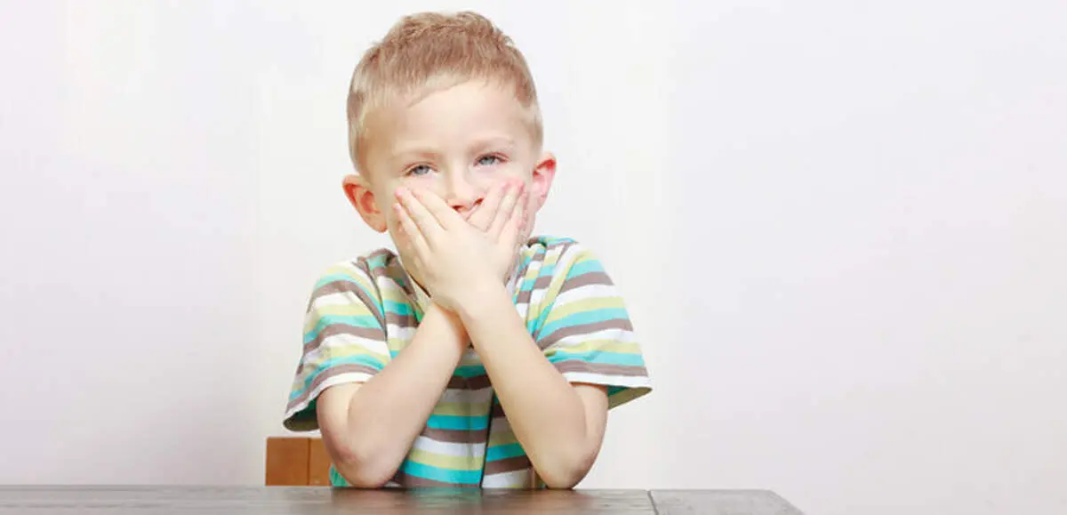 با لکنت زبان ناگهانی کودک در شرایط جنگی چه کار کنیم؟ + اینفوگرافیک
