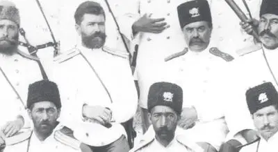 نگاهی به یک تصویر یادگاری از نظامیان ایران و روس در دوران قاجار!