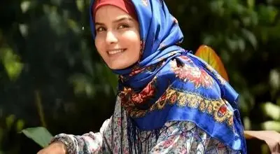 «غزاله اکرمی» (سوجان) در ۱۹ سالگی در پشت‌صحنه دومین سریالش