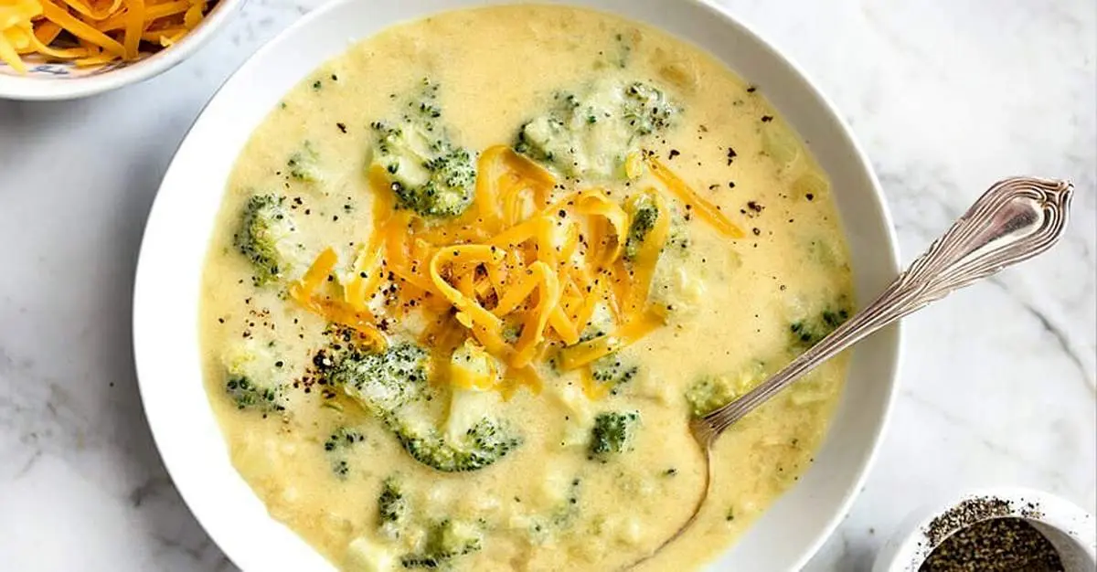 طرز تهیه سوپ بروکلی و پنیر چدار
