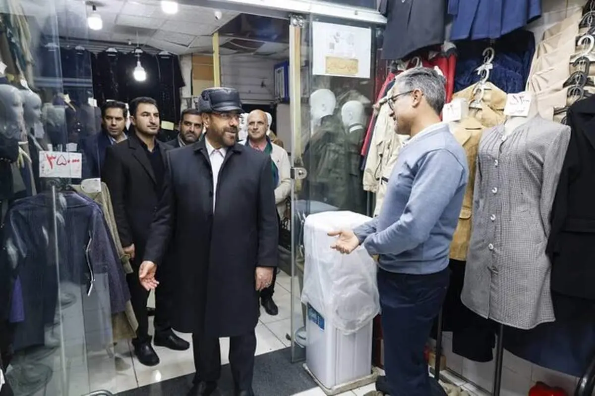 استاندار فارس پای سخنان کسبه و بازاریان شیراز نشست
