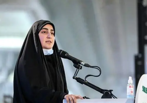 واکنش تند زینب سلیمانی دختر حاج قاسم به آتش‌ زدن پرچم ایران در یکی از دانشگاه‌ ها