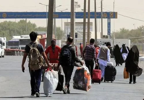 هشدار رئیس پیشین مصالحه افغانستان درباره فشارهای وارده بر مهاجران در ایران+ عکس