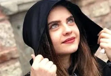 لحظه فرار بازیگر زن از صحنه جرم پس‌از ارتکاب به قتل دوستش!/ویدیو