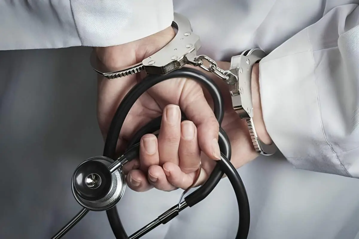 دستگیری جراح پلاستیک قلابی با سابقه کار ۱۳ ساله با مدرک دیپلم!+ فیلم
