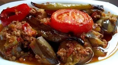 ناهار امروز: طعم لذیذ در یک چشم به هم زدن؛ خوراک گوشت و بادمجان فوری