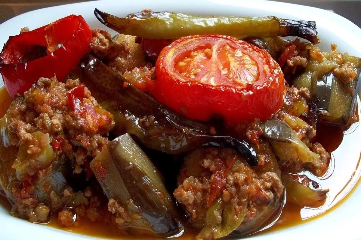 ناهار امروز: طعم لذیذ در یک چشم به هم زدن؛ خوراک گوشت و بادمجان فوری