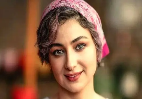 استایل باورنکردنی و صورتی ویدا جوان؛ از رنگ مو تا میکاپ!