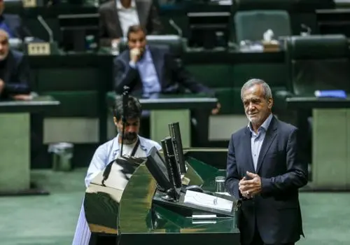 نشست مشترک مجلس و دولت با حضور پزشکیان آغاز شد