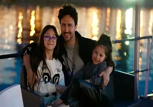سلفی جدید و صمیمی شاهرخ استخری در کنار پناه و نبات؛ بازتاب یک لحظه خانوادگی در فضای مجازی!