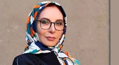 ویدیوی جنجالی افسانه بایگان در حال بازی با دلفین ها