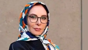 ویدیوی جنجالی افسانه بایگان در حال بازی با دلفین ها