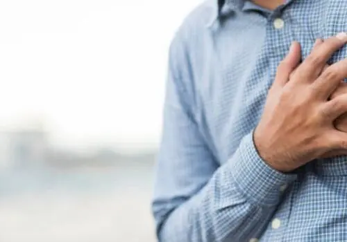 هر ساعت نشستن، چقدر عمر قلب  کم می‌کند؟
