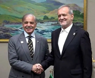  رایزنی تلفنی پزشکیان با نخست‌وزیر پاکستان