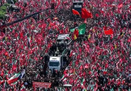 هواپیمای حامل پیکر رهبر شهید در فرودگاه نجف فرود آمد + فیلم