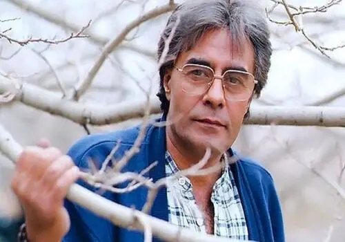 عکسی خاص از خسرو شکیبایی در میدان آزادی