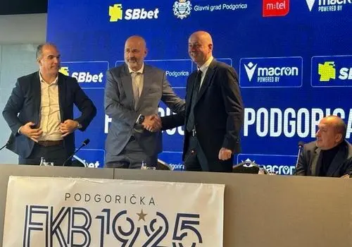 سرمربی سابق استقلال در مونته‌نگرو تیم گرفت