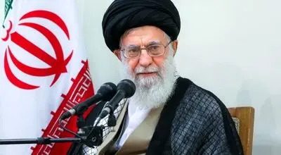 حال و هوای مردم در حرم امام رضا(ع)دقایقی پس از اعلام خبرشهادت رهبرانقلاب اسلامی+فیلم